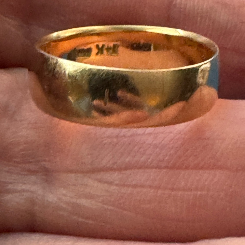 14 karat gold vintage wedding band